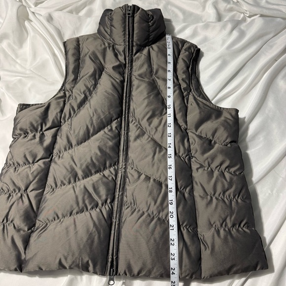 True Character 90% Goose Down 10% Goose Feather Vest Shiny Grey-Taupe Size Large - Picture 10 of 15